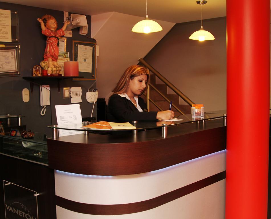 Hotel Vanetom Чиклайо Екстериор снимка